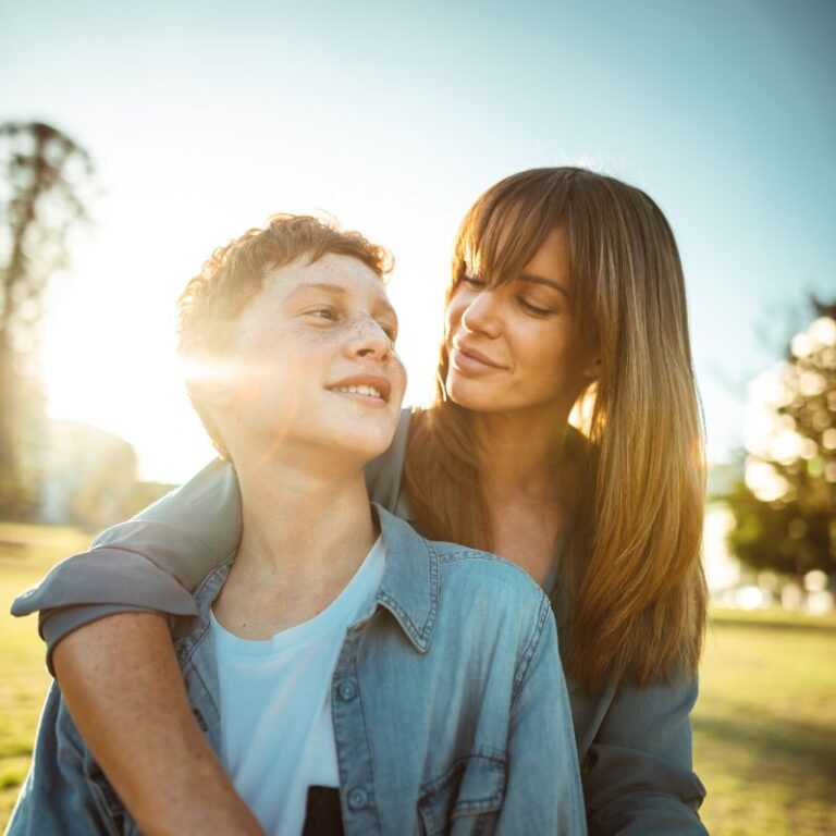 mother and teenager with 5 signs of an eating disorder
